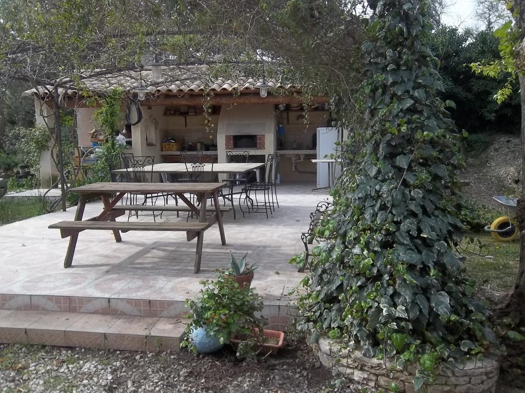 B&B Le Petit Frigouyé Rochefort-du-Gard Exterior foto